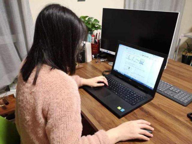 湖北:一女大学生上网课吐槽老师,结果忘关麦,场面十分尴尬休闲区蓝鸢梦想 - Www.slyday.coM 湖北:一女大学生上网课吐槽老师,结果忘关麦,场面十分尴尬休闲区蓝鸢梦想 - Www.slyday.coM