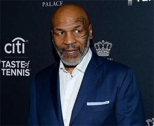 55岁泰森现状整天为儿女前程操劳胡子几乎全白慈父风范尽显