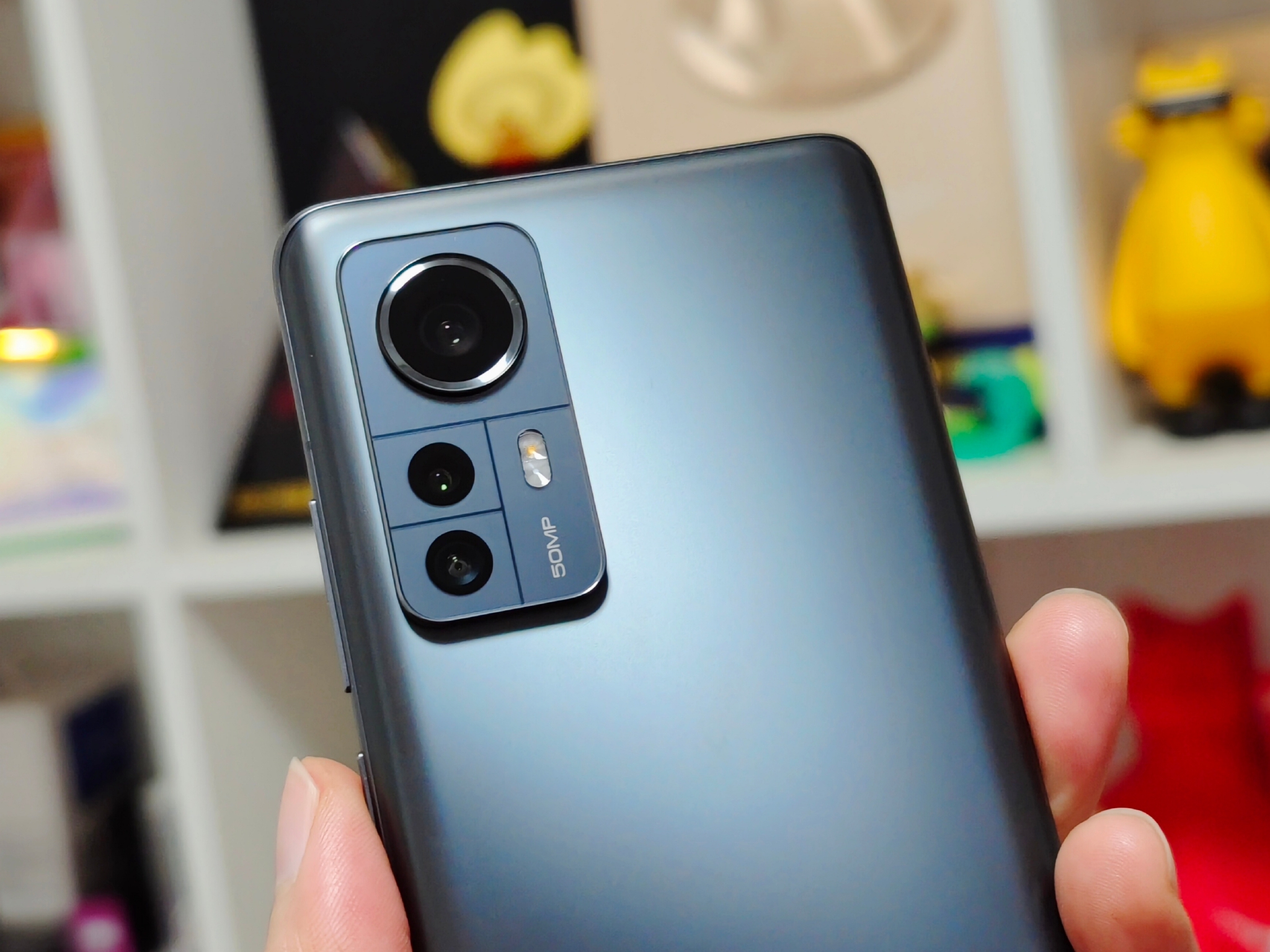 刚开箱真机图赏还没来得及拍怎么来形容小米12的初体验呢