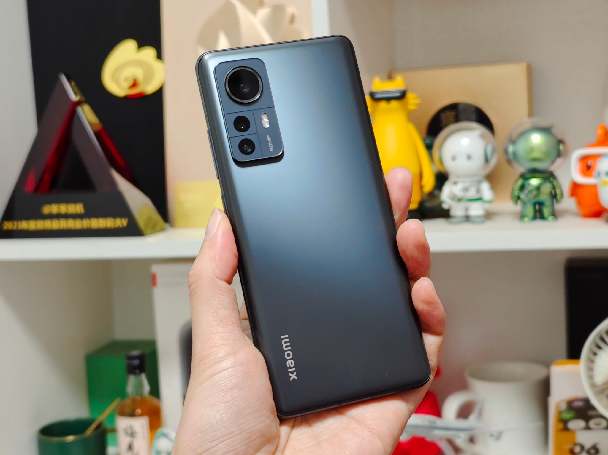 刚开箱真机图赏还没来得及拍怎么来形容小米12的初体验呢