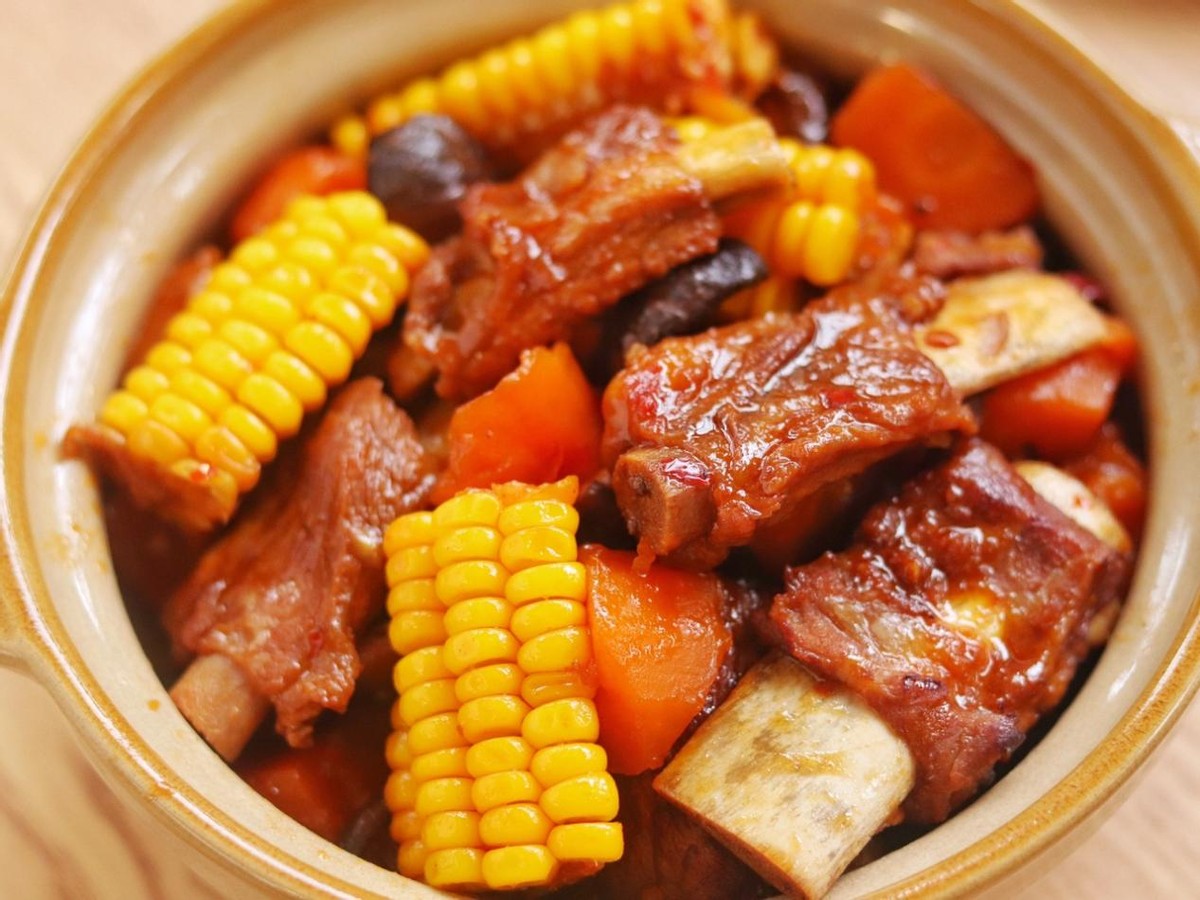 家常玉米排骨煲:排骨香嫩,肉香十足,超级解馋的家常菜|玉米|排骨|家常
