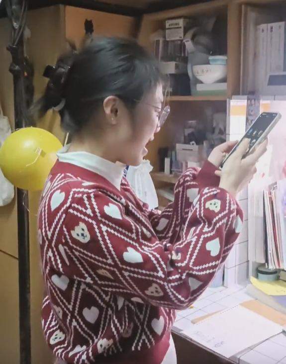 湖北:一女大学生上网课吐槽老师,结果忘关麦,场面十分尴尬休闲区蓝鸢梦想 - Www.slyday.coM 湖北:一女大学生上网课吐槽老师,结果忘关麦,场面十分尴尬休闲区蓝鸢梦想 - Www.slyday.coM