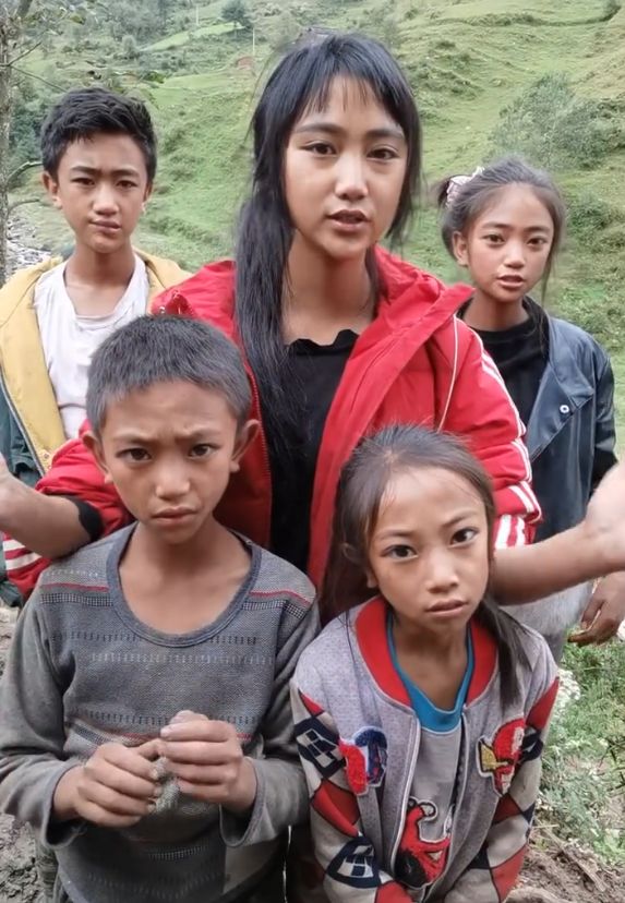 19岁网红孟阳人设翻车人前穷村姑人后豪车名媛网友穷人是我