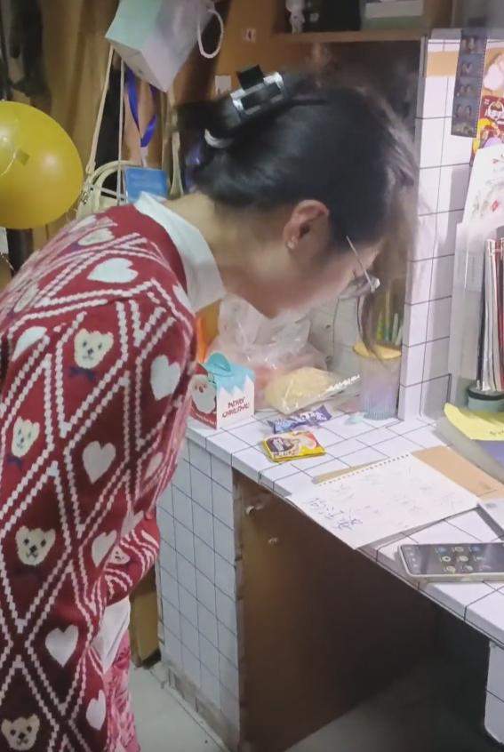 湖北:一女大学生上网课吐槽老师,结果忘关麦,场面十分尴尬休闲区蓝鸢梦想 - Www.slyday.coM 湖北:一女大学生上网课吐槽老师,结果忘关麦,场面十分尴尬休闲区蓝鸢梦想 - Www.slyday.coM