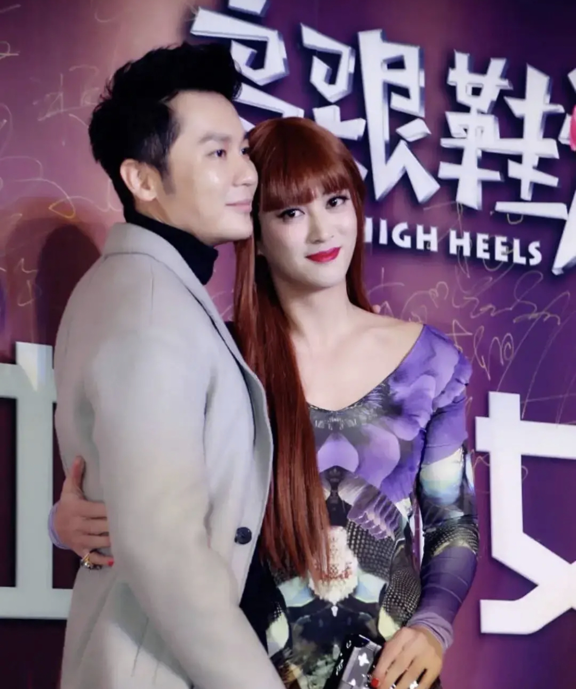 穿深v连衣裙靠在李晨怀里,媚态十足|女装|杜江|媚态_新浪新闻