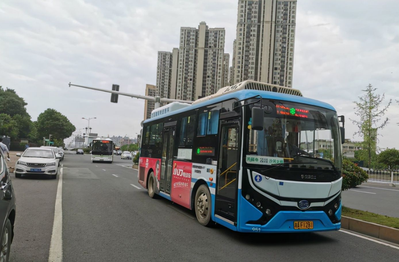 湖南长沙,男子坐公交投了2700元,司机报警后在钱箱发现一张遗书休闲区蓝鸢梦想 - Www.slyday.coM 湖南长沙,男子坐公交投了2700元,司机报警后在钱箱发现一张遗书休闲区蓝鸢梦想 - Www.slyday.coM