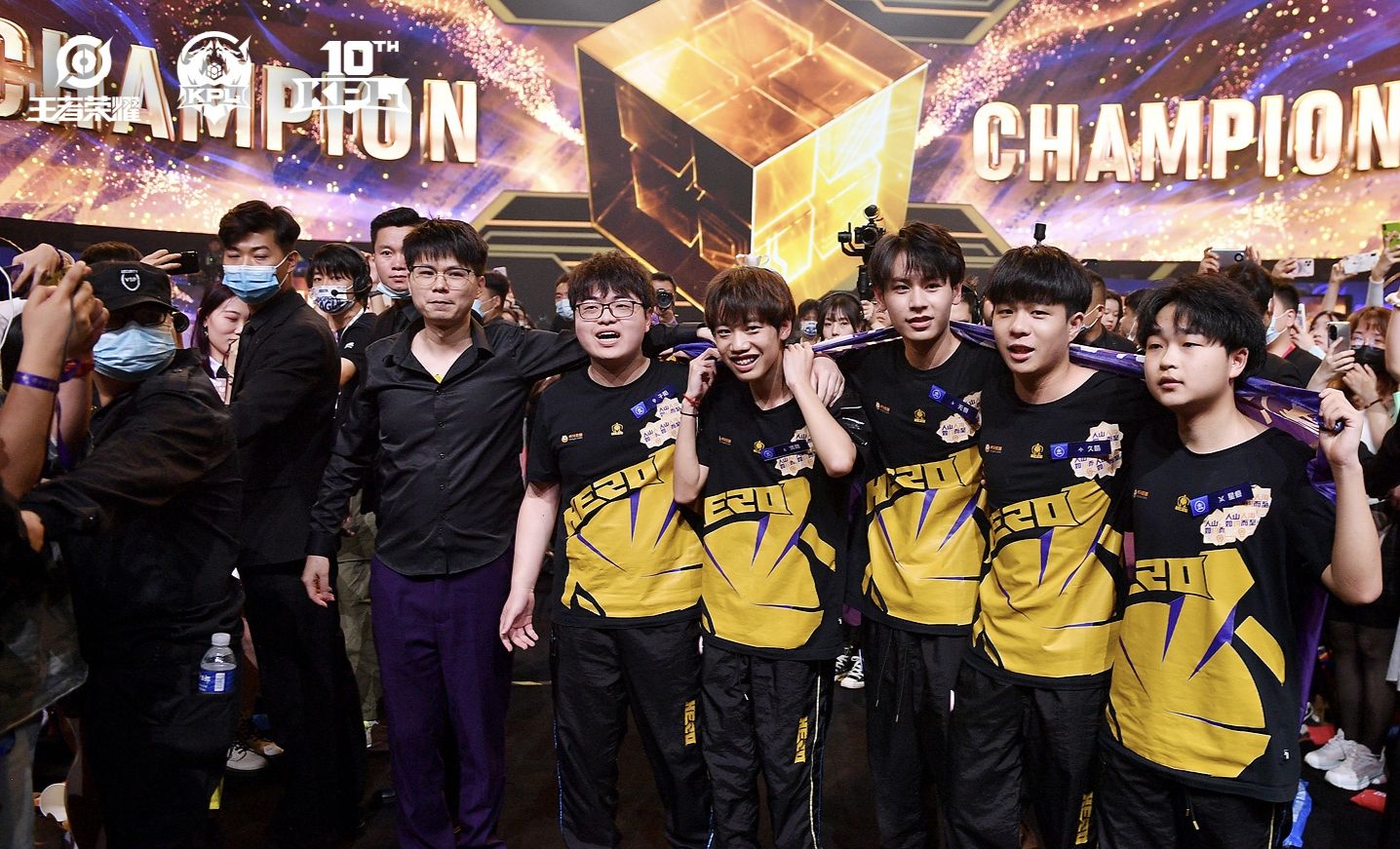 久哲最后的招牌也要被卖掉,Hero挂牌新人法王,E星有了清融还要抢休闲区蓝鸢梦想 - Www.slyday.coM