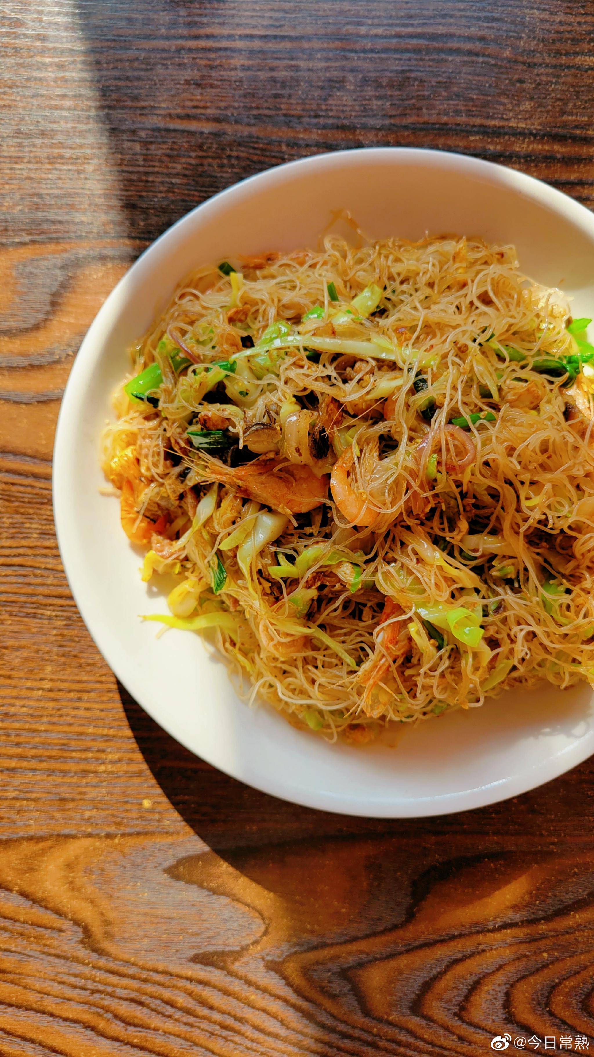 小海鲜炒粉干巷子里美味