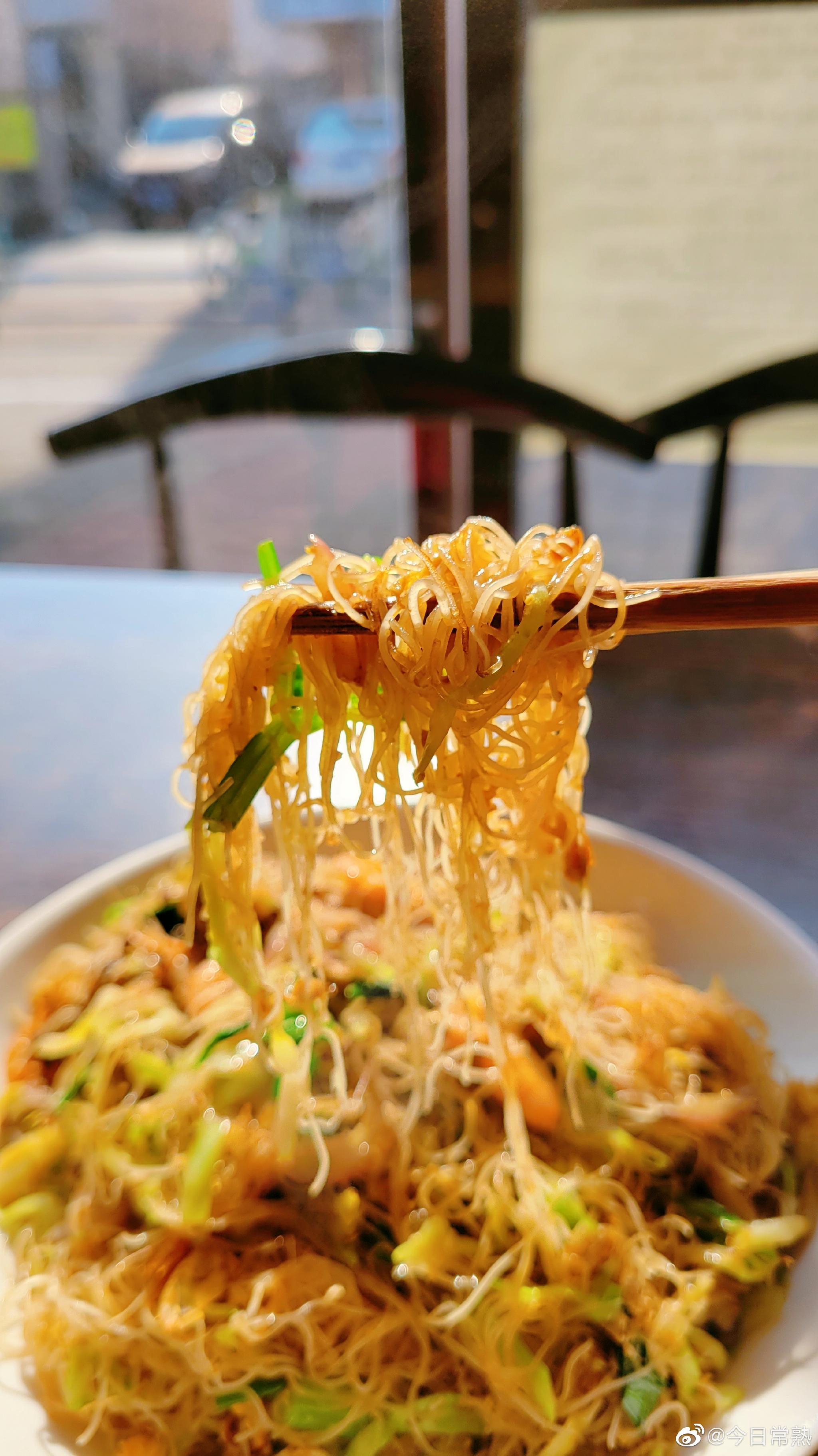 小海鲜炒粉干巷子里美味