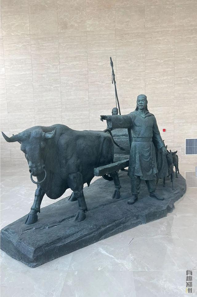 丨王亥服牛走出博物院,已是黄昏.