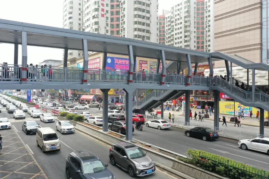 超方便！东莞又一座人行天桥建成！休闲区蓝鸢梦想 - Www.slyday.coM