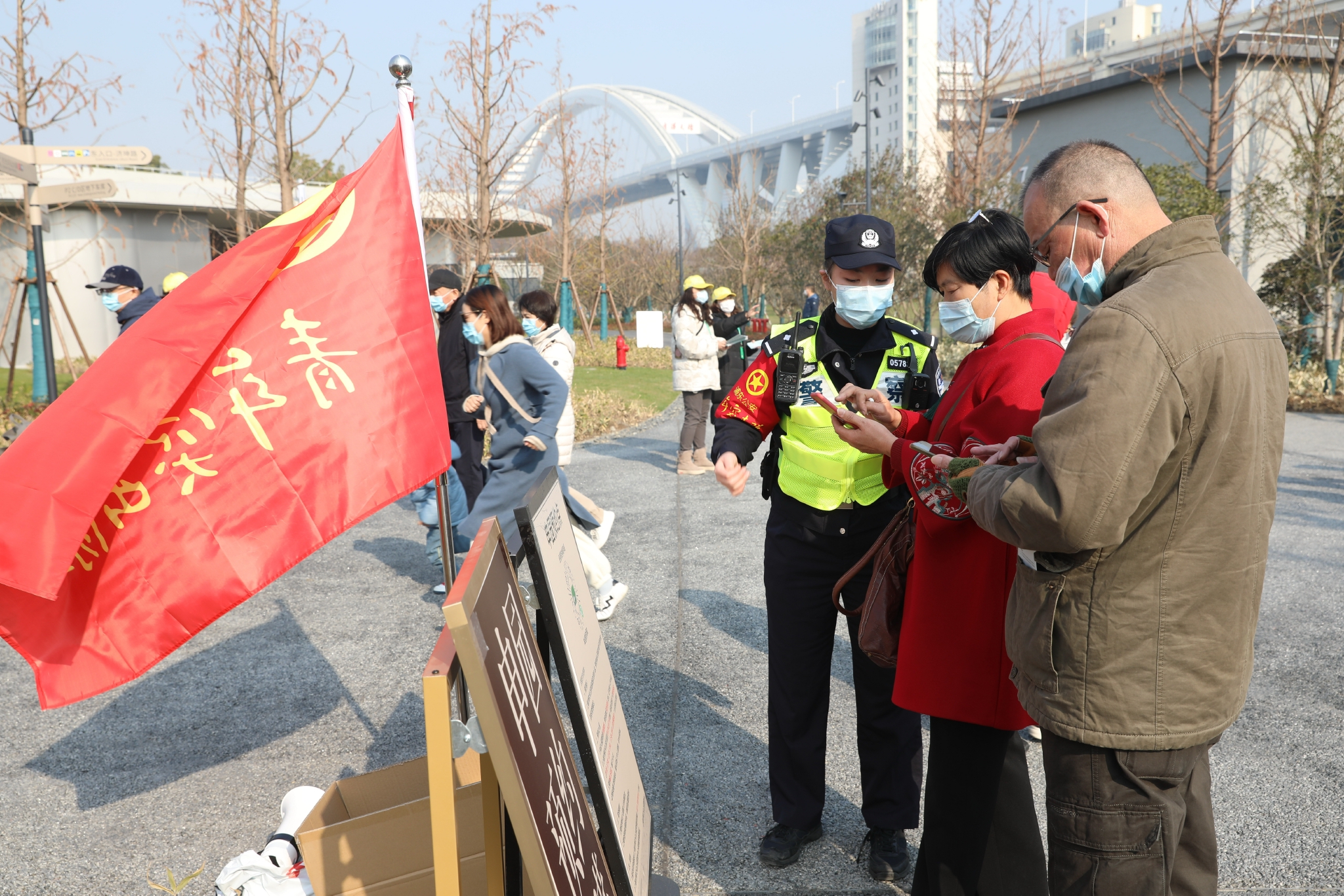 元旦假期世博文化公园迎市民打卡热！ 浦东警方精准分流保平安休闲区蓝鸢梦想 - Www.slyday.coM