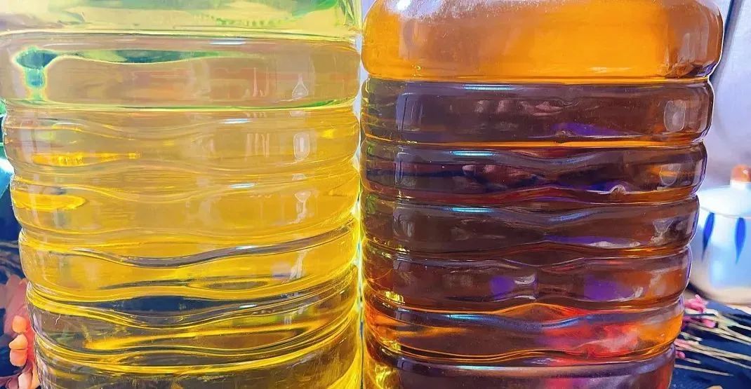 在超市购买食用油的时候,同一种油,却会呈现出不同的颜色