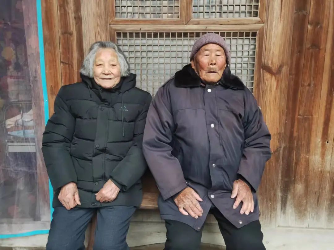 梅碧仙夫妻除徐献章,田兰菊百岁夫妻外,缙云还有总年龄超过190岁的
