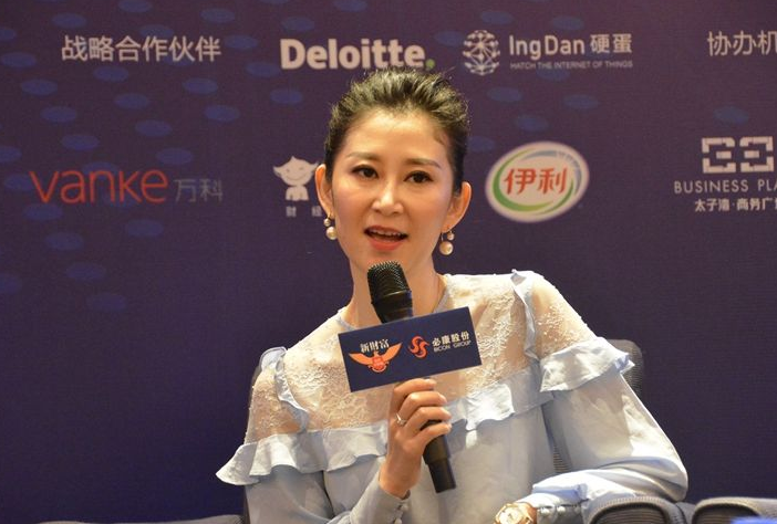 券业又现美女分析师担任研究所所长曾被调侃每天自拍多少次