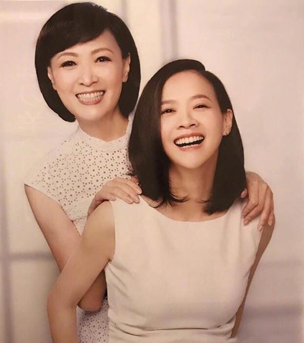 曾志伟女儿曾宝仪父母离异有阴影和初恋相守16年48岁仍未婚