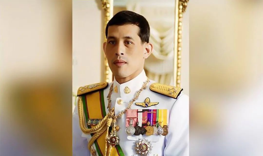 王室与育坤家族缔结第三段姻缘，泰王自己没做好，想让儿子来完成休闲区蓝鸢梦想 - Www.slyday.coM