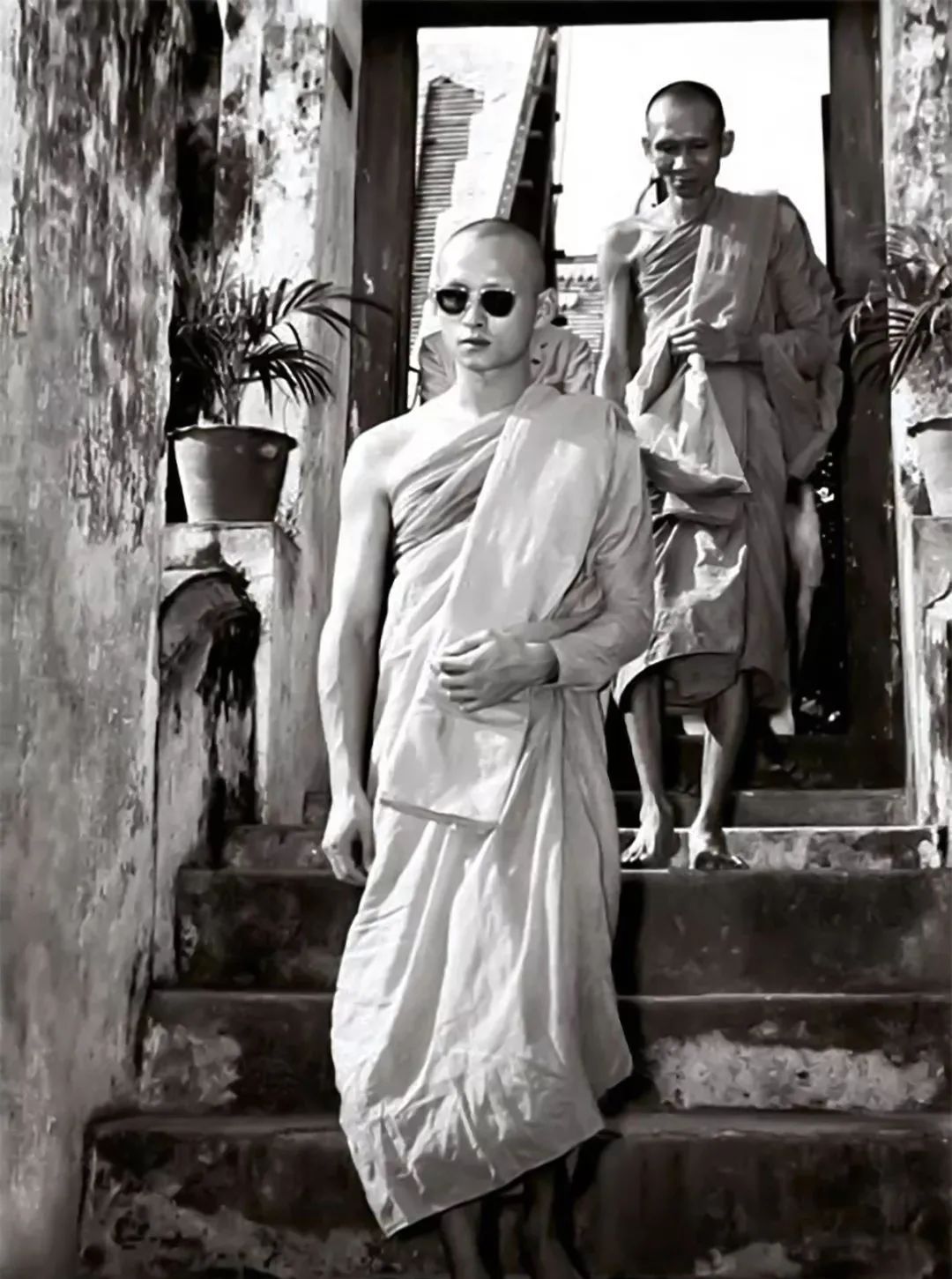 王室与育坤家族缔结第三段姻缘，泰王自己没做好，想让儿子来完成休闲区蓝鸢梦想 - Www.slyday.coM