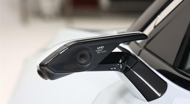 实拍北汽魔方智能燃油车电子后视镜终于量产