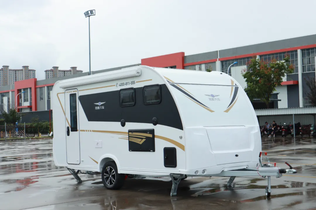 通过性与安全舒适旌航福特ftiic型房车内有拖挂小彩蛋