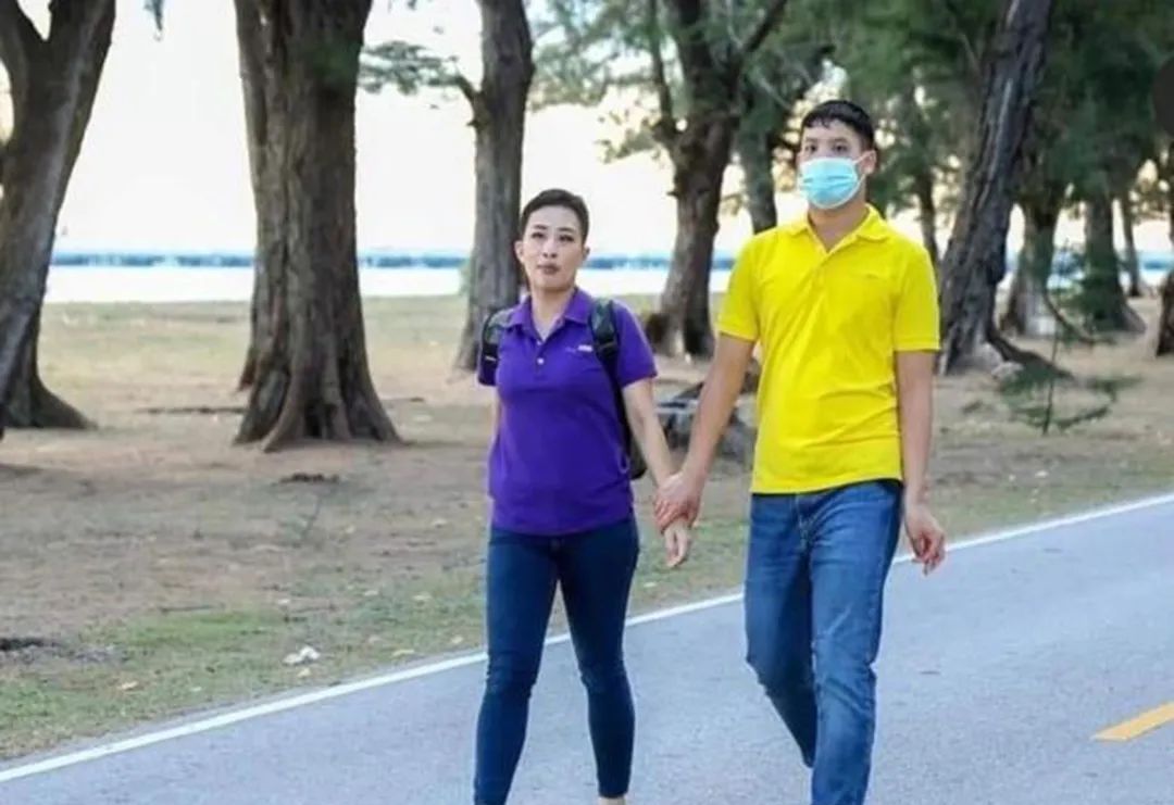 王室与育坤家族缔结第三段姻缘，泰王自己没做好，想让儿子来完成休闲区蓝鸢梦想 - Www.slyday.coM