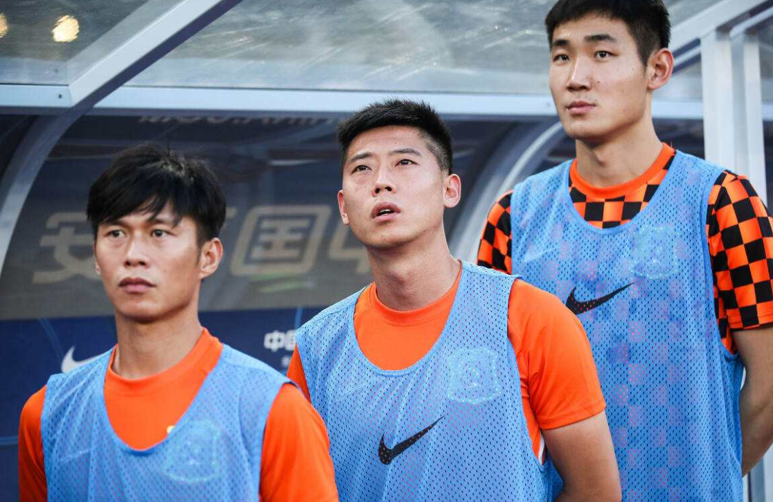 唏嘘!万松园足球三杰两人已退役,只剩前国足队长蒿俊闵还在坚持