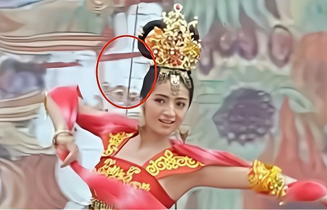 《还珠格格》香妃起舞:原版美成永恒经典,而她却像在卖羊肉串!|还珠|