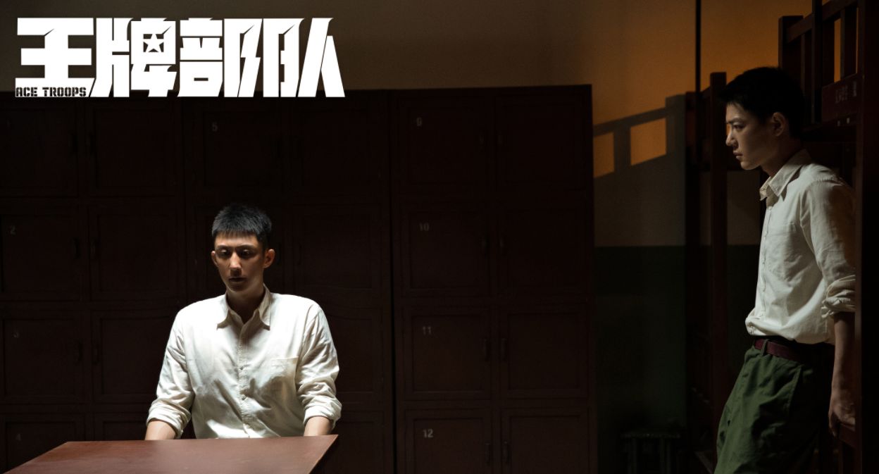 王牌部队：顾一野对着张飞空床哭诉，哭腔破防，江南征的安慰暖心休闲区蓝鸢梦想 - Www.slyday.coM