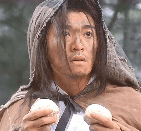 都是演乞丐,周星驰用手抓饭,刘德华躺大街,杨颖是来搞笑的?