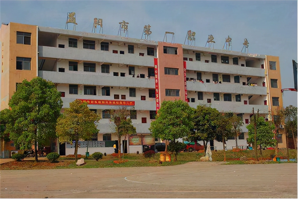 三十年前中专生是天之骄子现在过得如何