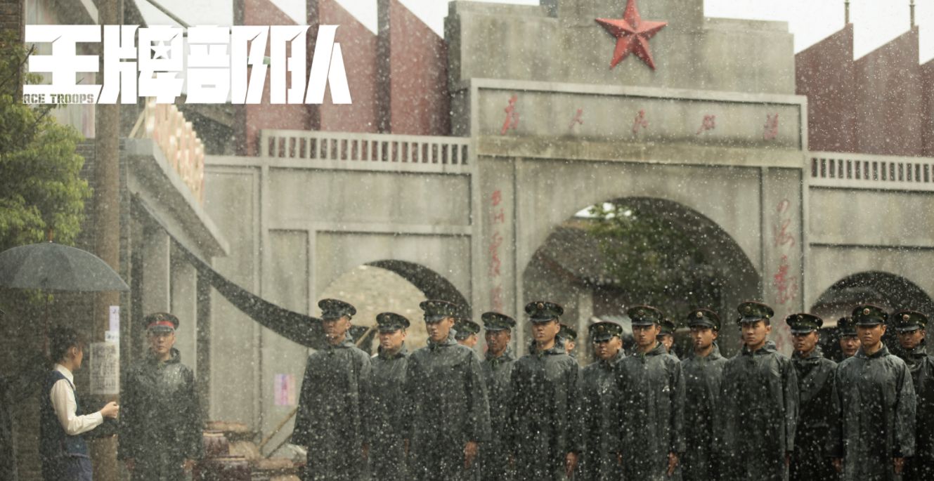 王牌部队：顾一野对着张飞空床哭诉，哭腔破防，江南征的安慰暖心休闲区蓝鸢梦想 - Www.slyday.coM