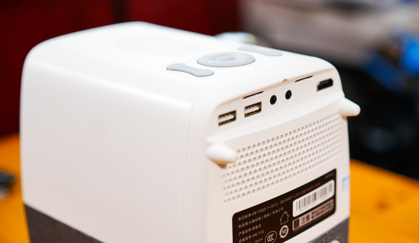 泰捷weboxt1s上手体验家用投影仪540ansi流明够不够用