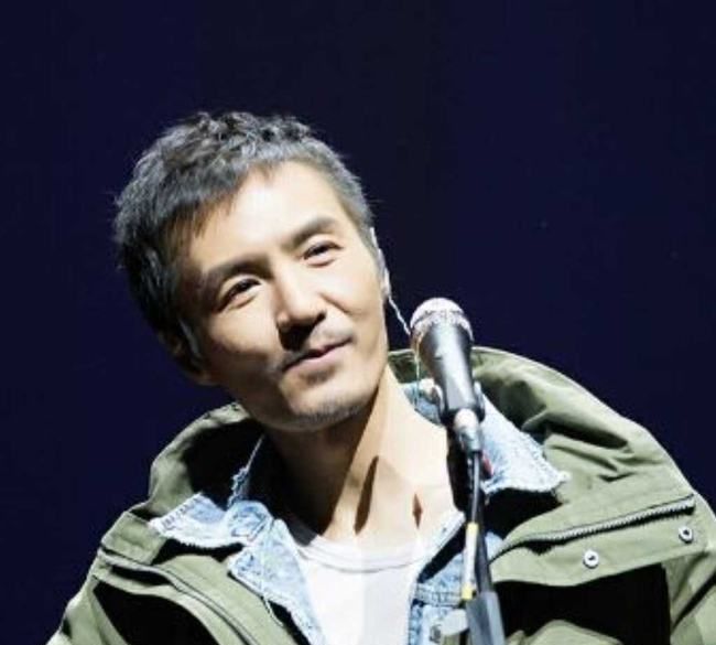 朴树退学在家啃老了5年母亲实在忍不住你要不要去端盘子