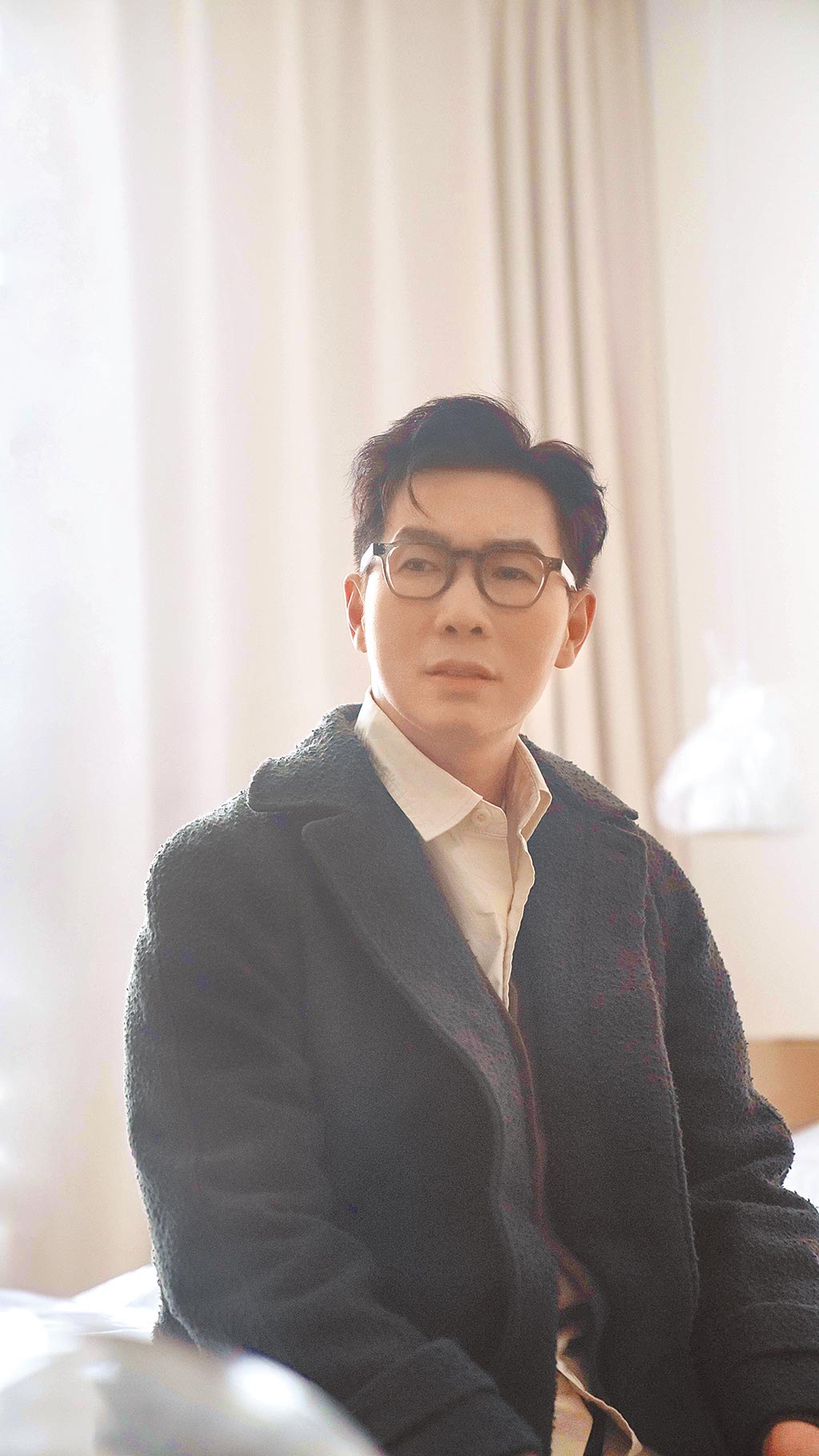 黄品冠表哥离世,2年无法回家见父母,拍摄新歌mv悲伤落泪