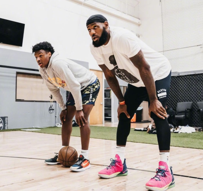 詹姆斯直接发话！退役之前想跟这个人打球，湖人做好准备！休闲区蓝鸢梦想 - Www.slyday.coM