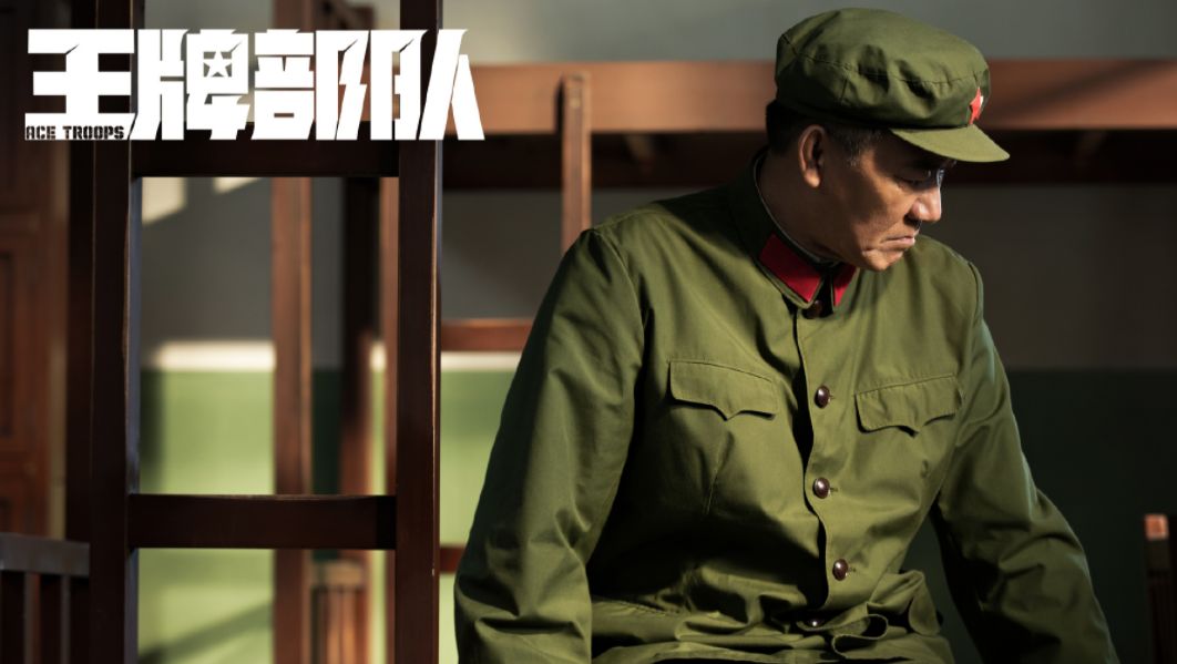 王牌部队：顾一野对着张飞空床哭诉，哭腔破防，江南征的安慰暖心休闲区蓝鸢梦想 - Www.slyday.coM