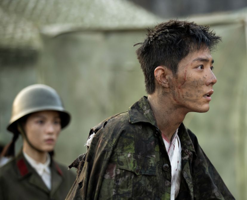 王牌部队：顾一野对着张飞空床哭诉，哭腔破防，江南征的安慰暖心休闲区蓝鸢梦想 - Www.slyday.coM