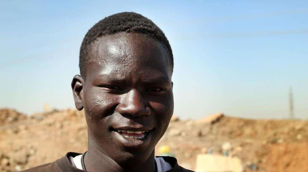 大家都知道,非洲人的特征是非常明显的,黝黑的皮肤,卷卷的头发身材高