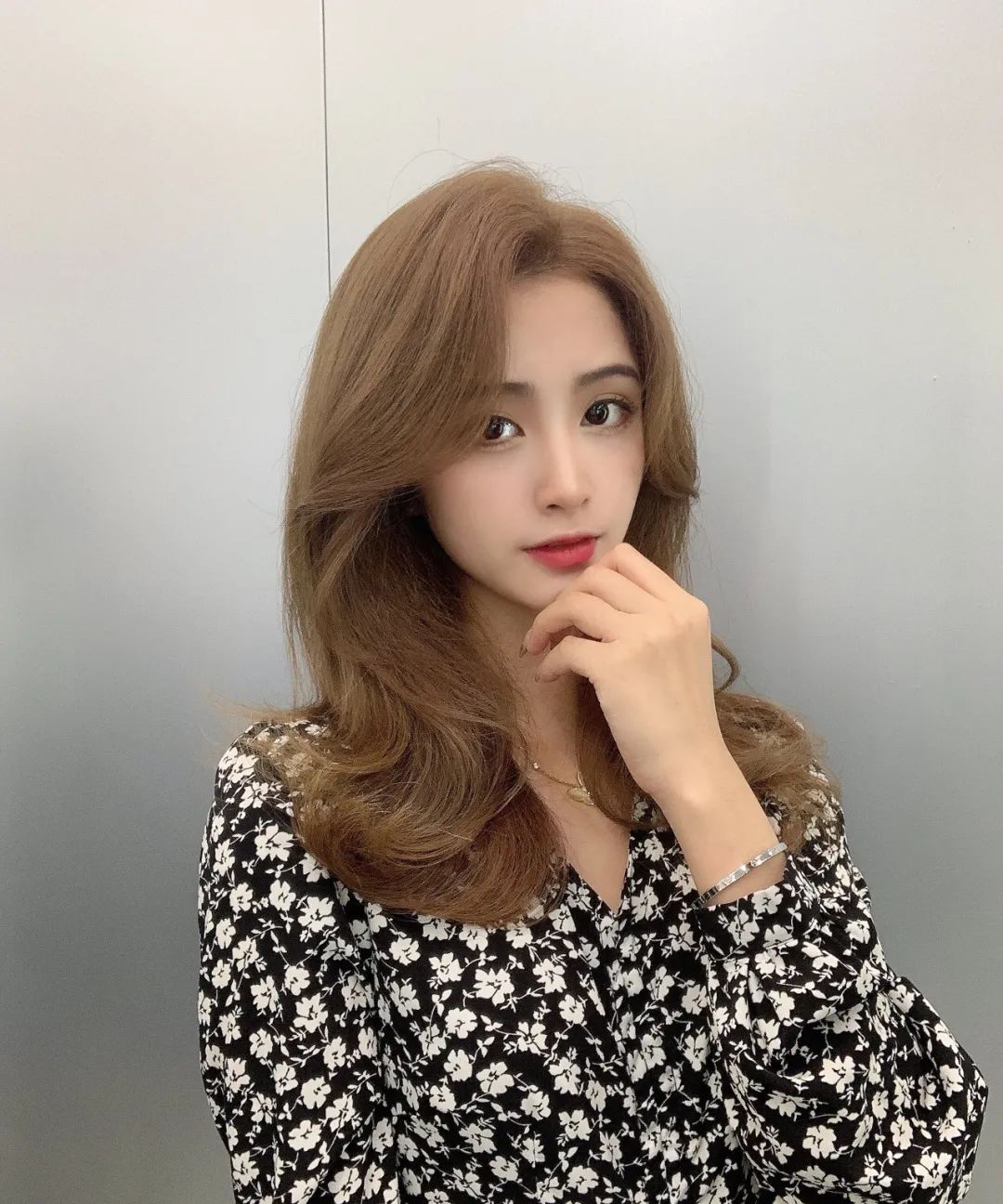 "渣女大卷烫"好看又不老气,超好打理|大卷|发型|超好_新浪新闻