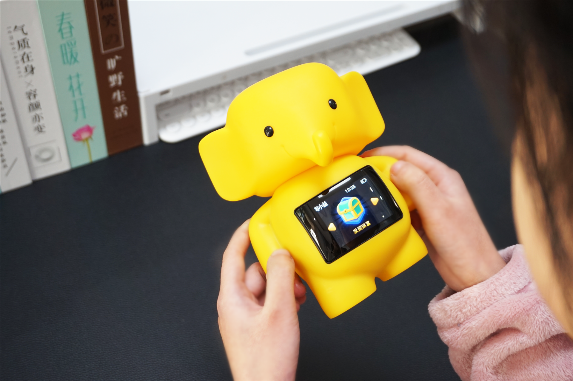 当下不少智能手机内置有智能语音助手,淘小益数字存钱罐也有类似功能