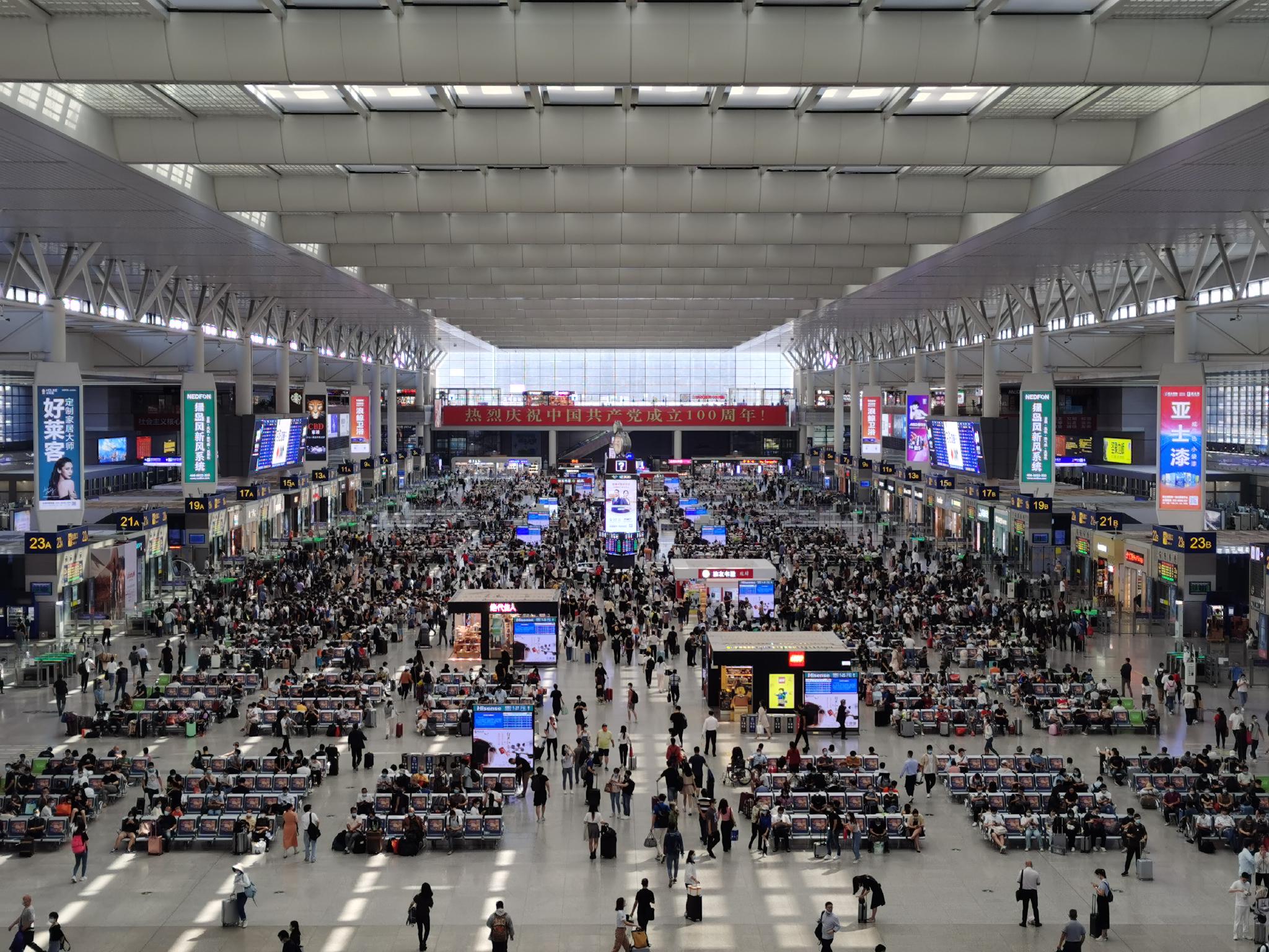 上海虹桥站候车室.王程伟 摄