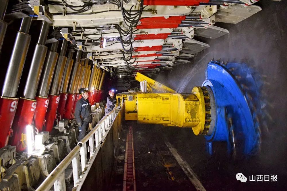 华阳集团二矿井下采煤工作面.(受访者供图)