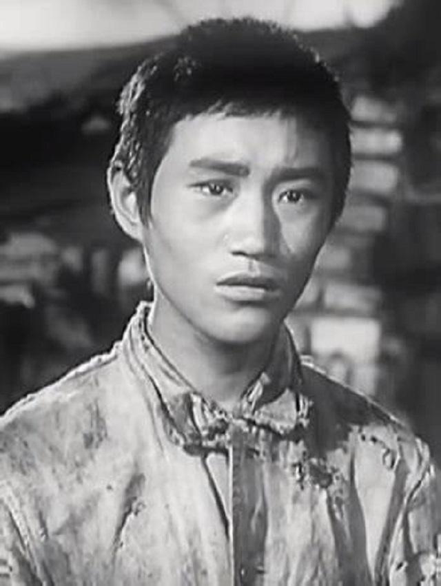 演戏76年,和初恋相守一生,两个儿子不姓牛|牛犇|演员|谢添_新浪新闻