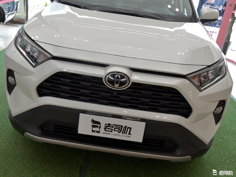 18万左右紧凑型SUV选谁？本田CR-V VS RAV4荣放