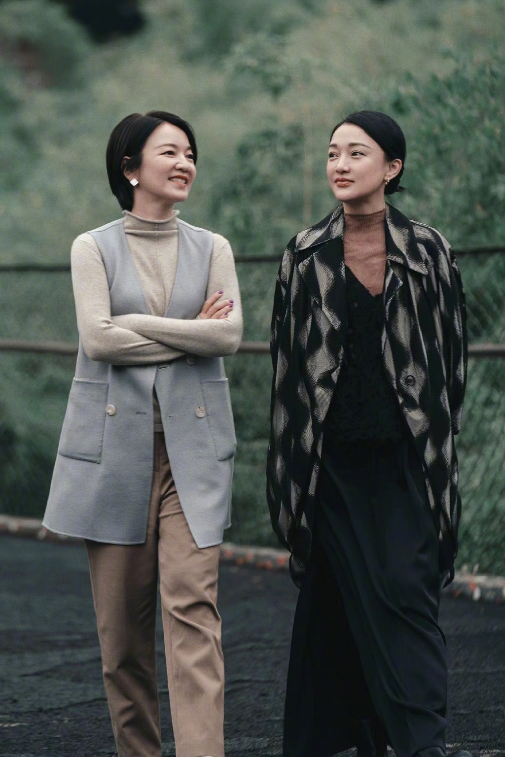 网友度假偶遇明星大赞周迅保养得好阿雅接地气彭昱畅依然爱吃