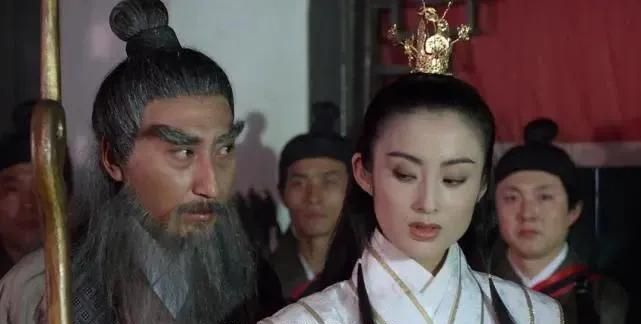 《倚天屠龙之魔教教主》饰演过"鹤笔翁";这不是张春仲第一次演坏人了