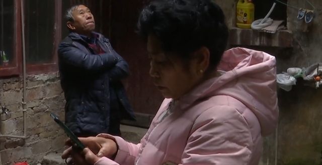 贵州:300一月的房租,男子欠了6千多块,房东追到他家还不愿意给休闲区蓝鸢梦想 - Www.slyday.coM 贵州:300一月的房租,男子欠了6千多块,房东追到他家还不愿意给休闲区蓝鸢梦想 - Www.slyday.coM