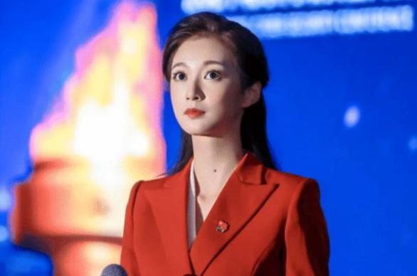 喜事不断,冯琳复旦保研后,正式亮相东方卫视跨年晚会|冯琳|小姐姐|跨年晚会|东方卫视|主持人_新浪新闻