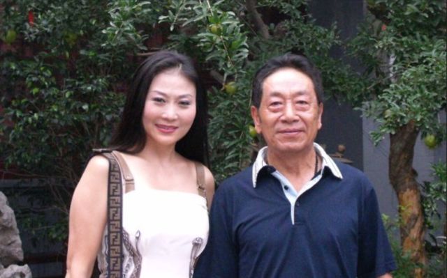 饶芯语31岁嫁给68岁王奎荣婚后孕有一双儿女如今她后悔过吗