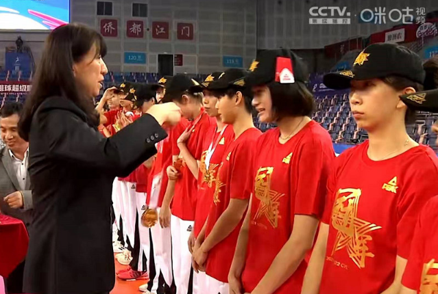 姚迪捧起奖杯!袁心玥李盈莹搞怪,冠军大合影,王宝泉终于笑了休闲区蓝鸢梦想 - Www.slyday.coM 姚迪捧起奖杯!袁心玥李盈莹搞怪,冠军大合影,王宝泉终于笑了休闲区蓝鸢梦想 - Www.slyday.coM